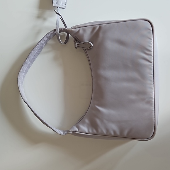 Prada Re-Nylon Re-Edition 2000 mini-bag in Wisteria - Picture 8 of 10